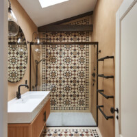 23.-Master-Bathroom-Tiles-Holland-Park-Mews-Simpson-Studio-Ruth-Ward-Photography-682x1024